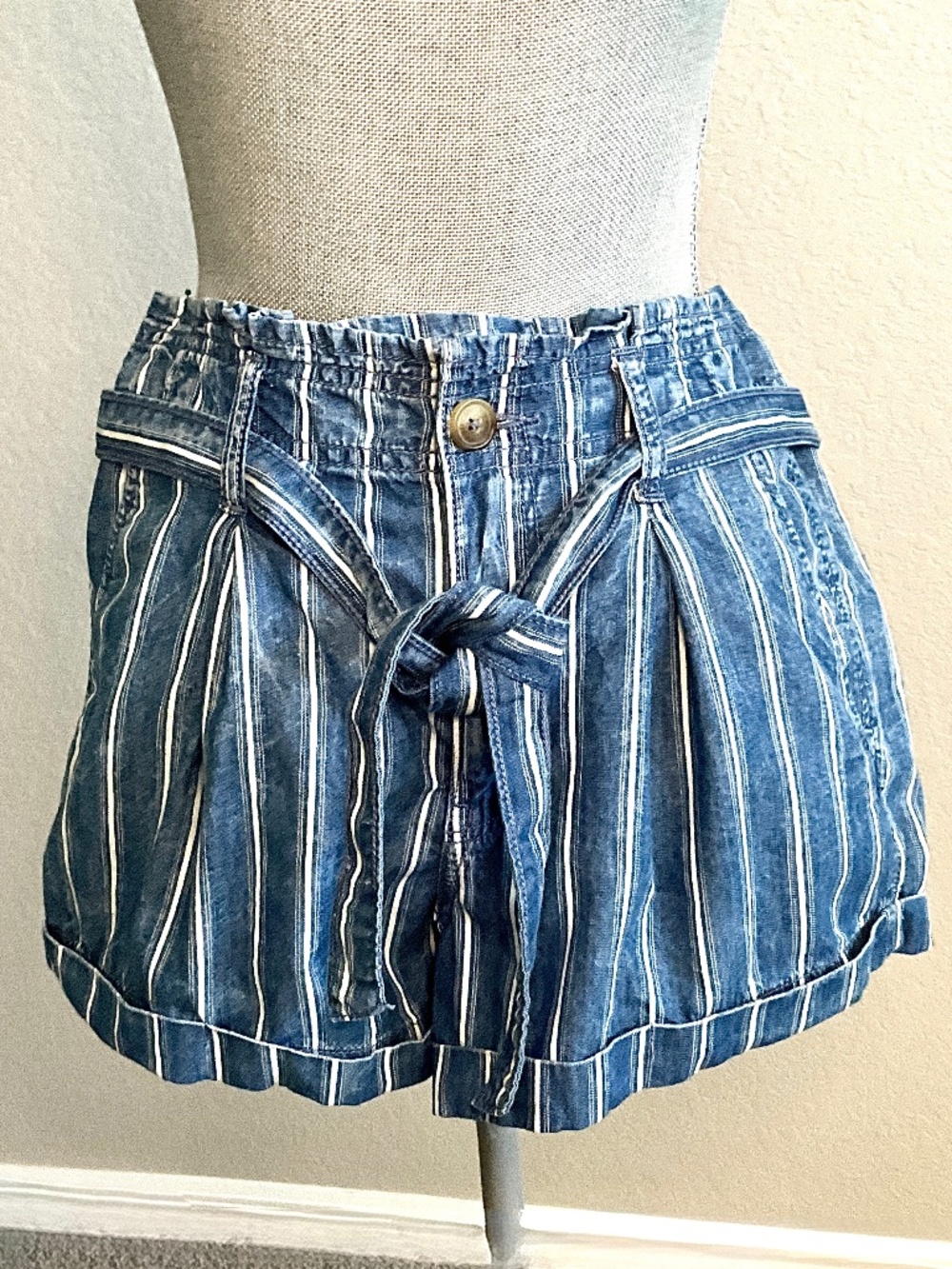 American Eagle Paperbag Denim Jean Shorts High Rise Tie Belt Striped Size 6